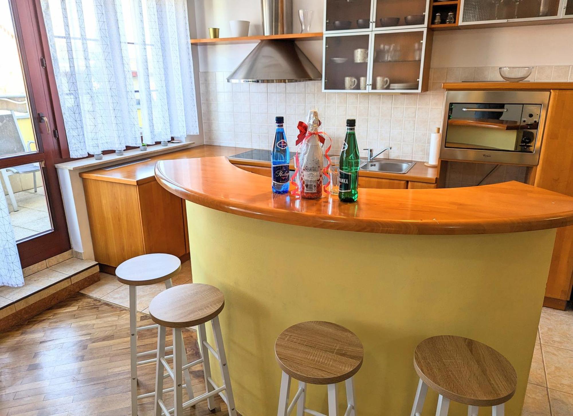 3-Bedroom Apt In Town Square 弗罗茨瓦夫 外观 照片